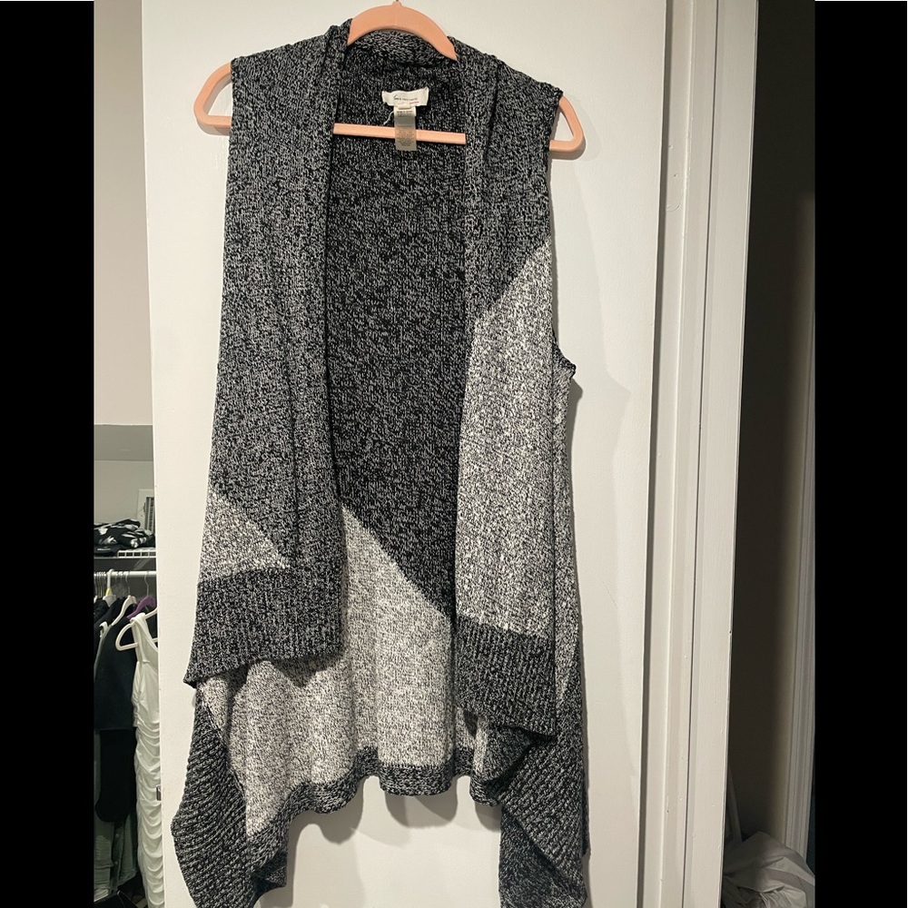 VINCE CAMUTO Womens sweater size large.